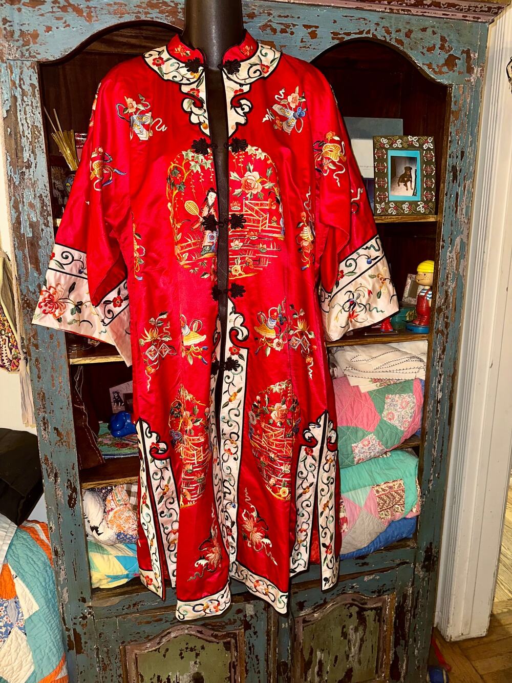 VINTAGE 40's-60's BAI HUA CHINESE SILK RAYON EMBROIDERED ROBE ANTIQUE ART